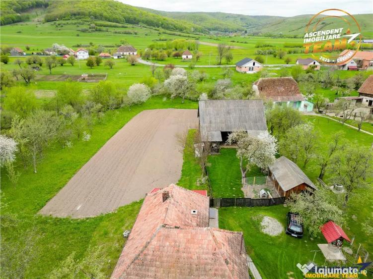 OFERTA REZERVATA!Casa cu farmec rustic teren privat de 3.3 - 1