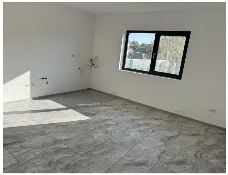Casă cu 3 camere în Olteni