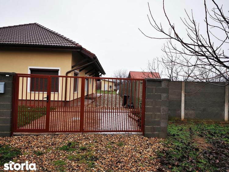 Casa 4 Camere 3 bai Teren 860mp Sanandrei Pret 550 euro - 1