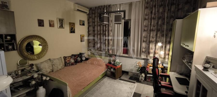 Garsoniera, Universitate - 1