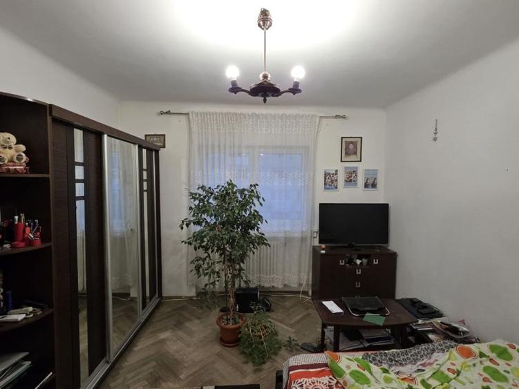 Apartament cu 4 camere în Gara de Nord
