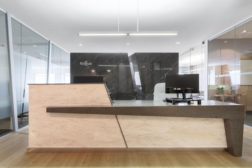 Spațiu de birou tip open-plan pentru 10 persoane în Regus Iride Business Centre - 2