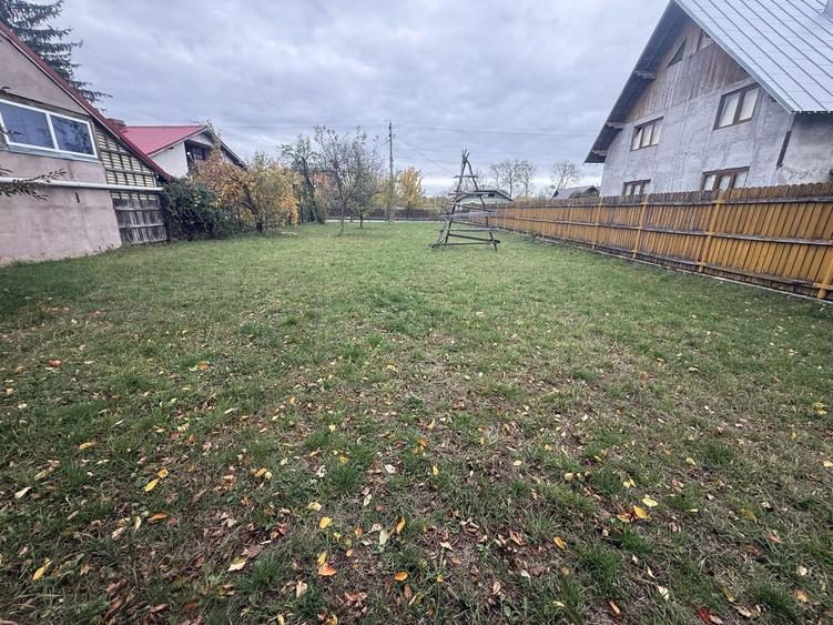 Teren intravilan împrejmuit 2331 mp la strada, toate utilitățile! - 7