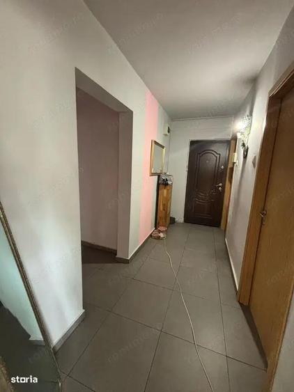 3 camere modelul mare 80 mp utili DECOMANDAT zona Saguna langa Casa de Pensii cu CENTRALA etaj 3 - 10