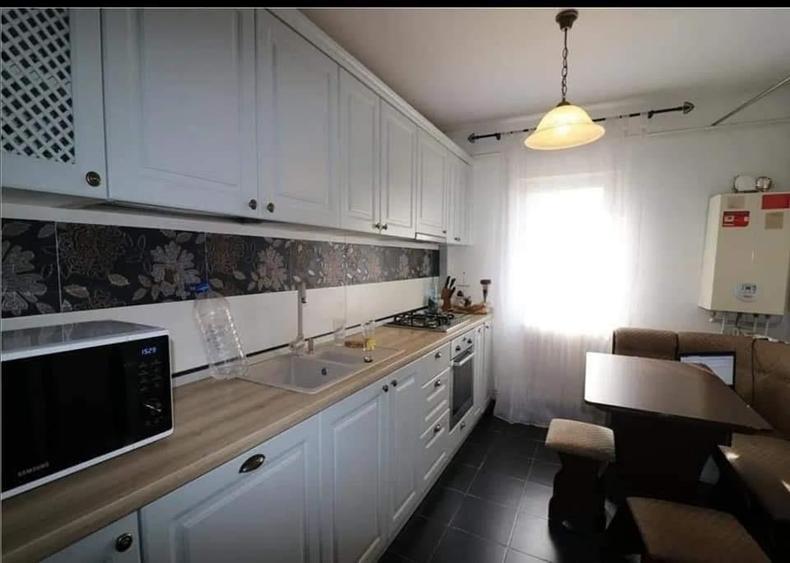 Apartament cu 4 camere, decomandat, zona Dacia - 4