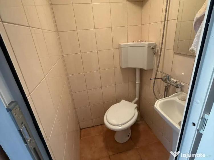 Camera de camin cu baie zona Piata Astra. - 2