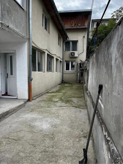 inchiriez casa 4 camere singur in curte in Doamna Ghica - 3