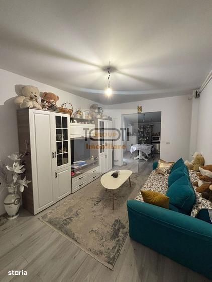 Apartament de vanzare in zona VALEA ADANCA, 3 camere decomandat - 4