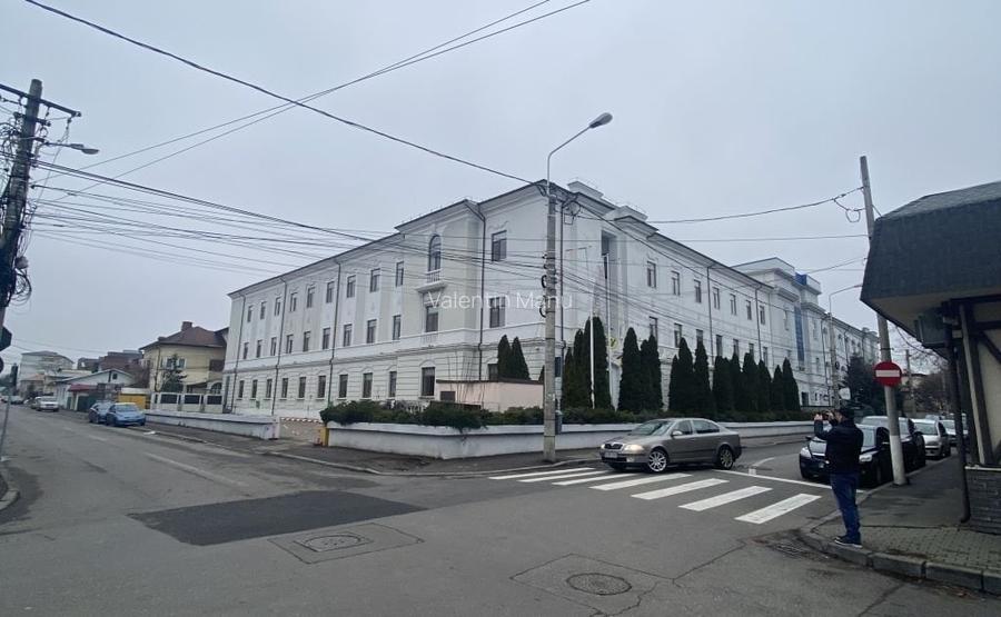 Birou, 3426 mp în Democrației