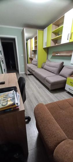 Apartament cu 4 camere semidecomandat în Central