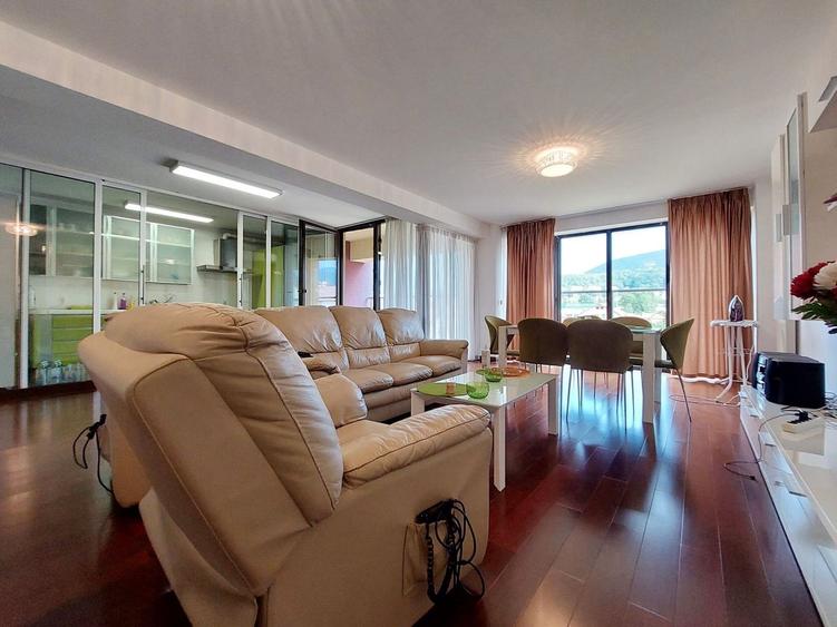 Apartament cu 4 camere decomandat în Brașovul Vechi