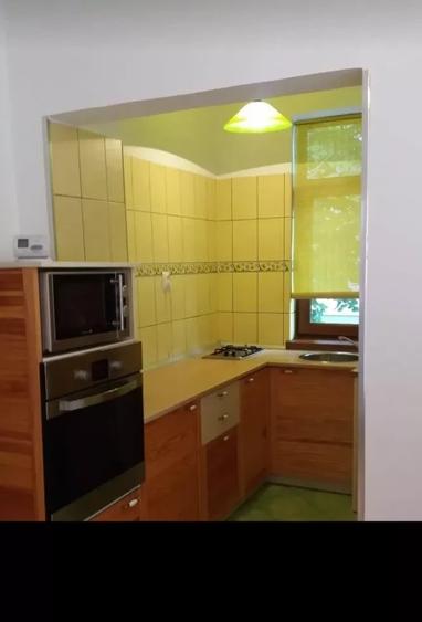 Apartament cu 2 camere semidecomandat, mobilat în 1 Mai