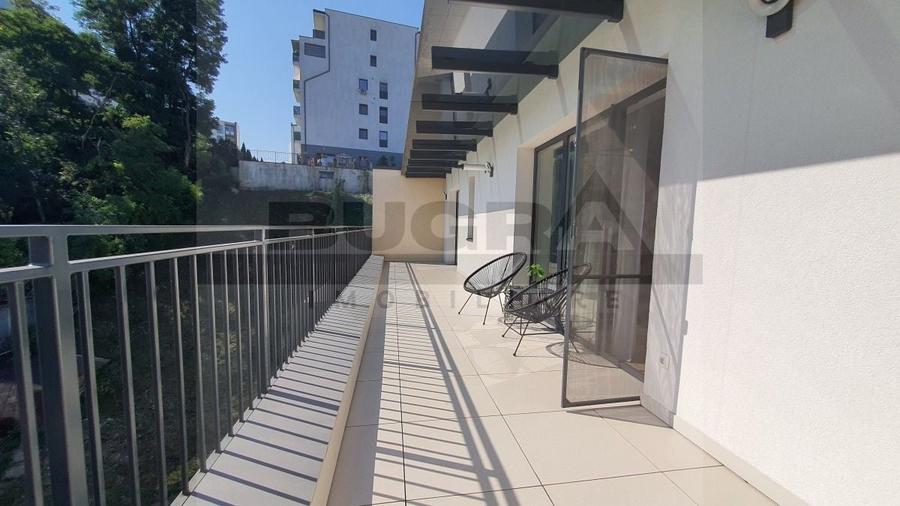 Apartament cu 2 camere semidecomandat, mobilat în Central
