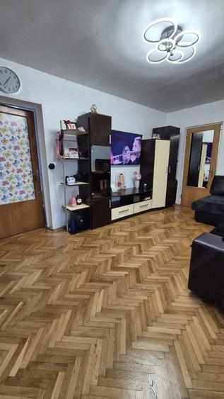 Apartament cu 2 camere decomandat în 1 Decembrie