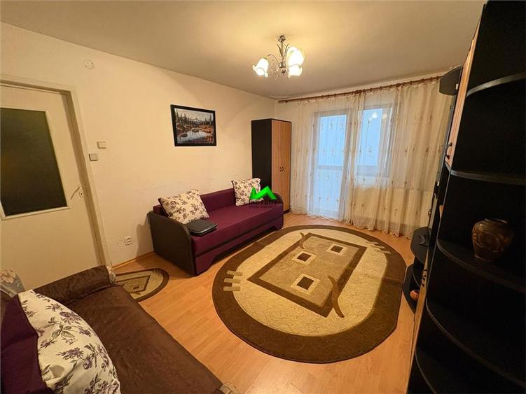 Apartament cu 3 camere semidecomandat, mobilat în Vasile Aaron