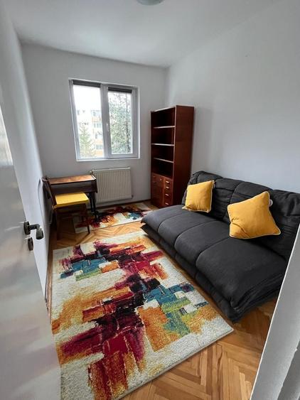 Apartament cu 3 camere semidecomandat, mobilat în Astra