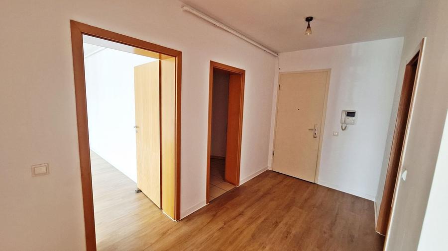 Apartament cu 3 camere decomandat în Avantgarden