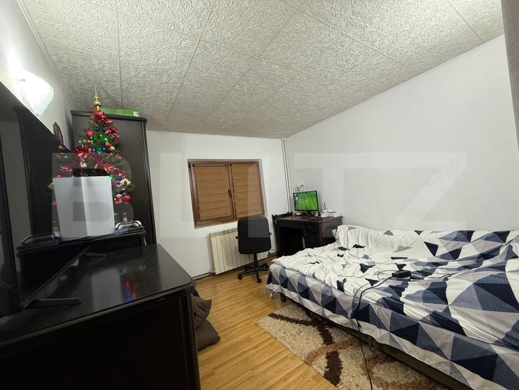 Apartament cu 4 camere semidecomandat, mobilat în Nicolina