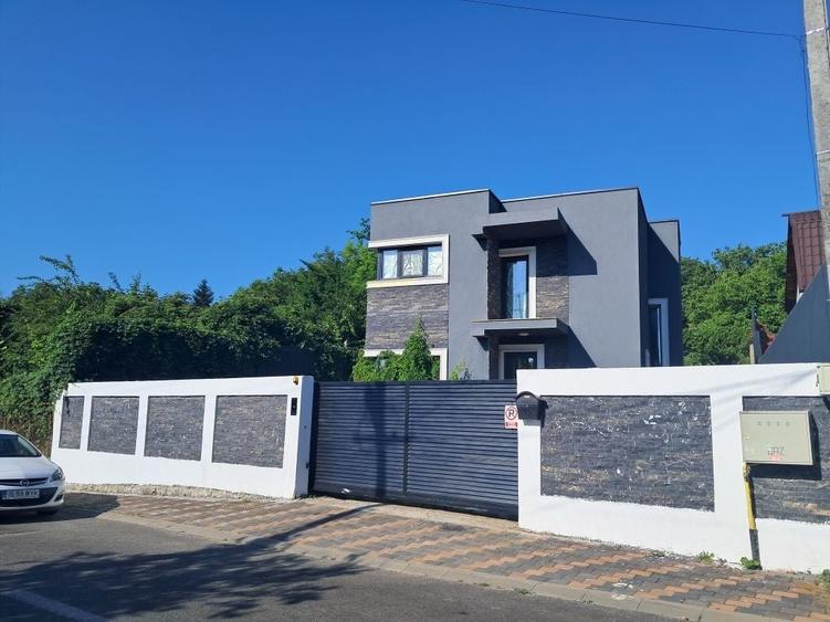 Casă cu 4 camere în Albești