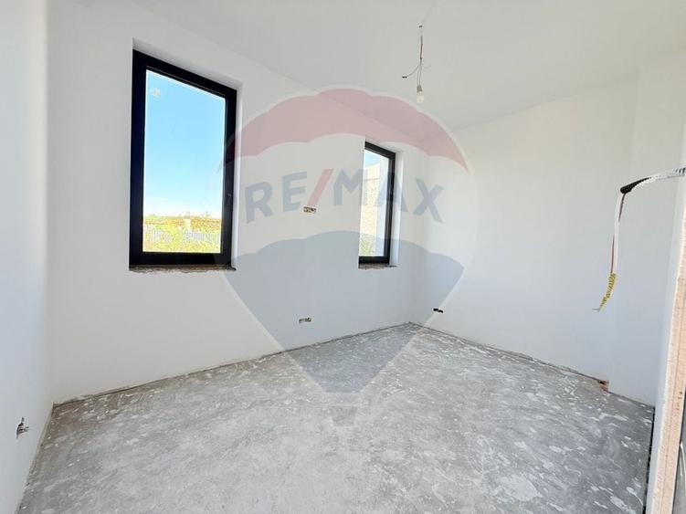 Casă individuală cu 5 camere cu Teren 753 Mp în Balotești