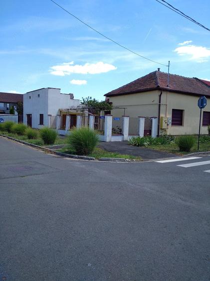 Casă cu Teren 472 Mp în Grădiște