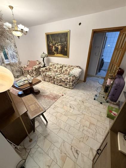 Apartament cu 3 camere în Teiul Doamnei