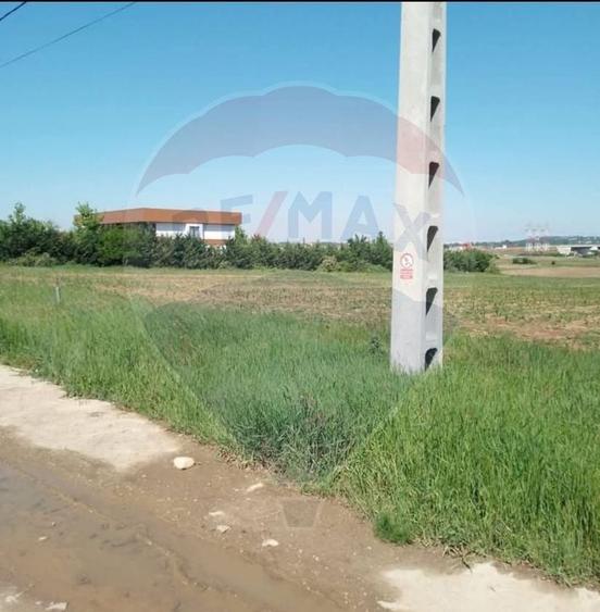 Teren Construcții intravilan de 2374 mp, în Cheriu