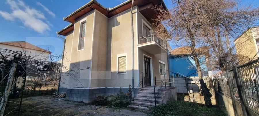 Casă individuală cu 6 camere cu Garaj în Cetate
