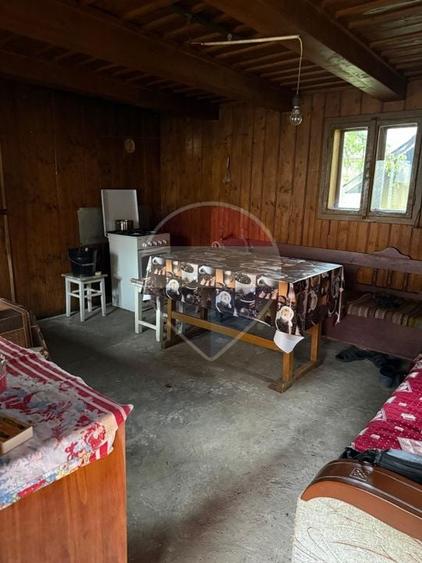 Casă individuală cu 4 camere cu Teren 7700 Mp în Brebeni