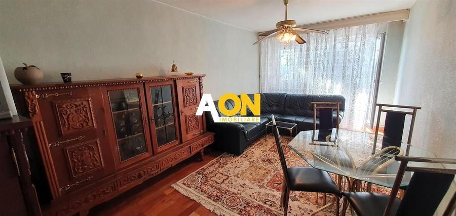 Apartament cu 4 camere decomandat, mobilat în Cetate