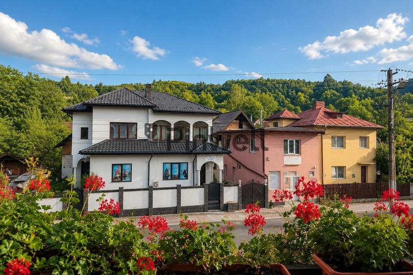 Casă individuală cu 8 camere cu Canalizare în Sud-Vest