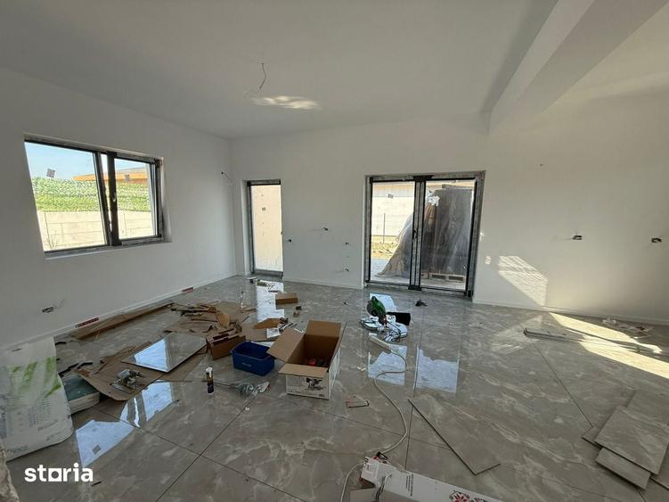 Casă cu 4 camere cu Teren 400 Mp în Clinceni