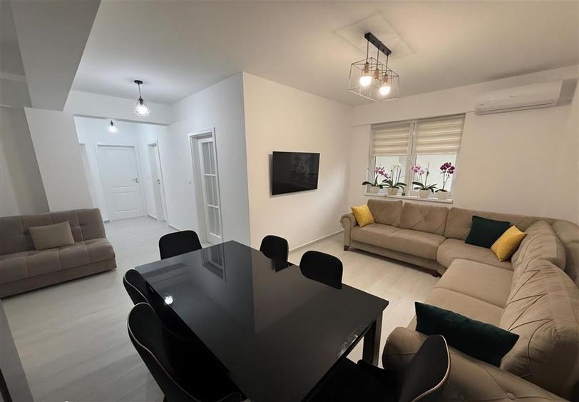 Apartament cu 3 camere decomandat în Cug