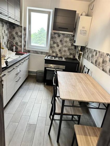 Apartament cu 2 camere semidecomandat, mobilat în Tractorul