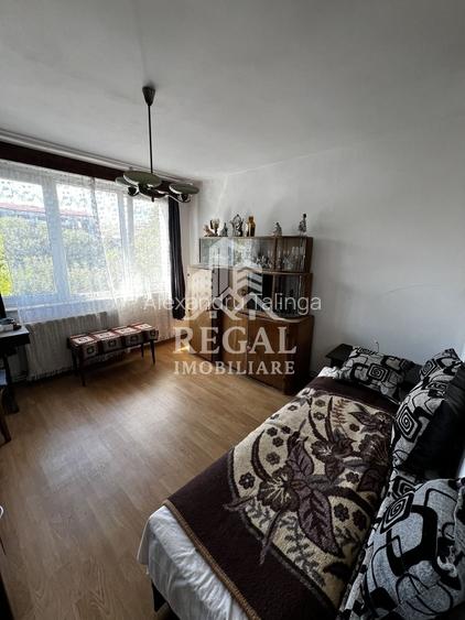 Apartament 2 camere, 43 mp, balcon mare, acoperiș, etaj 4/4