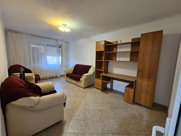 Apartament cu 3 camere decomandat în Sebastian