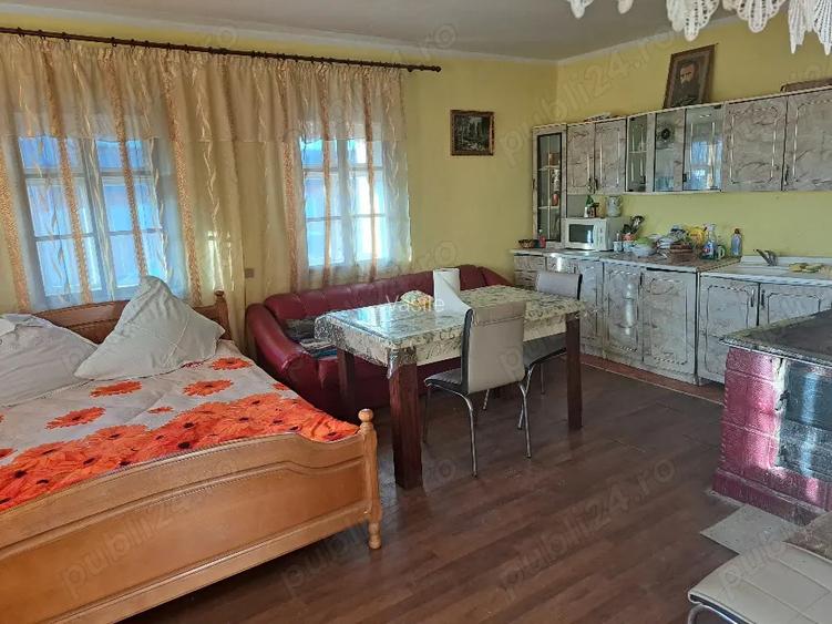 Casa batraneasca de vanzare