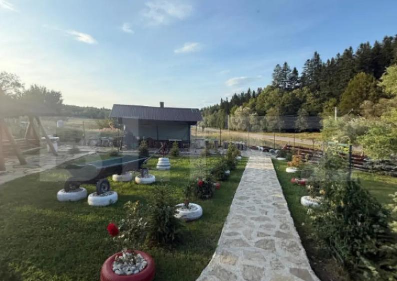 Cabana din lemn rotund, 2 camere, 140 mp, teren 2800 mp, Pal - 5