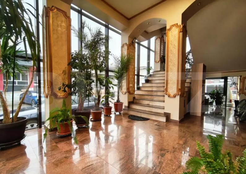 Spa?ii comerciale in cladire de birouri central - 9