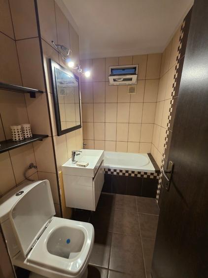 Apartament cu 3 camere semidecomandat, mobilat în Titan