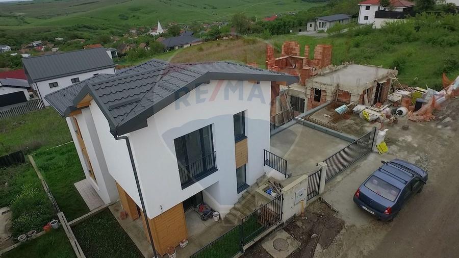 Casa individuala, arhitectura moderna, compartimentare superba, com 0 - 9