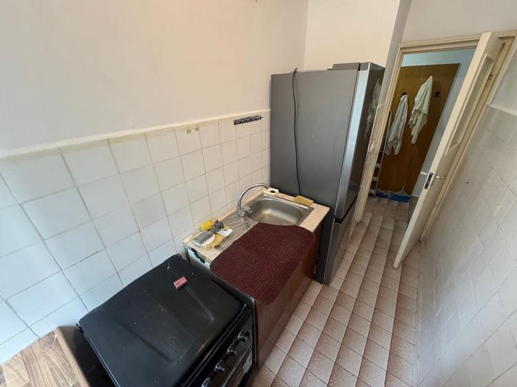 Apartament cu 3 camere semidecomandat, mobilat în I. C. Brătianu