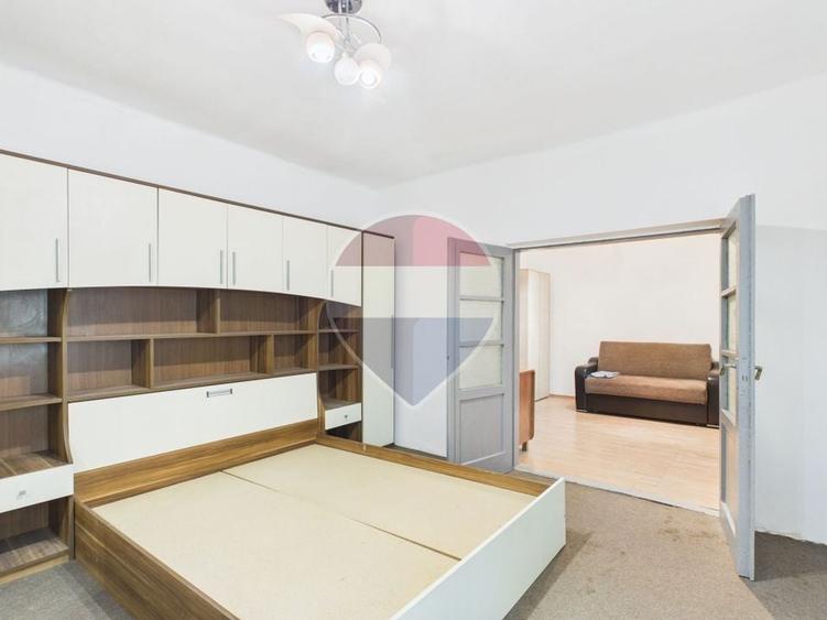 Casă individuală cu 4 camere cu Teren 244 Mp în Andronache