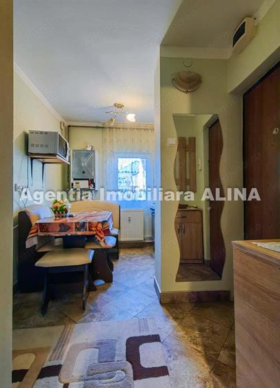 Garsoniera in Deva, zona Dorobanti, 28 mp, decomandata, etaj 3. - 2