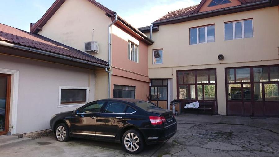 Casa de vanzare cu hala pretabil afacere - 7