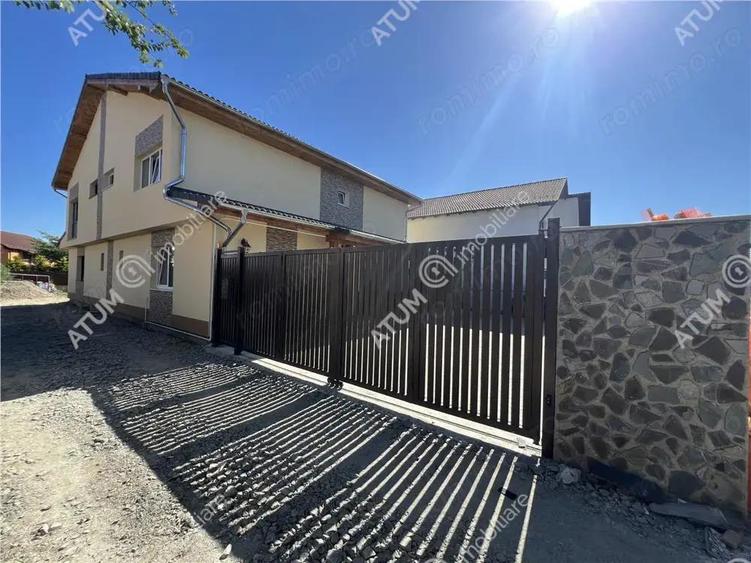 Casa la cheie cu 4 camere 3 bai si teren de 290 mp zona Brana Selimbar - 1