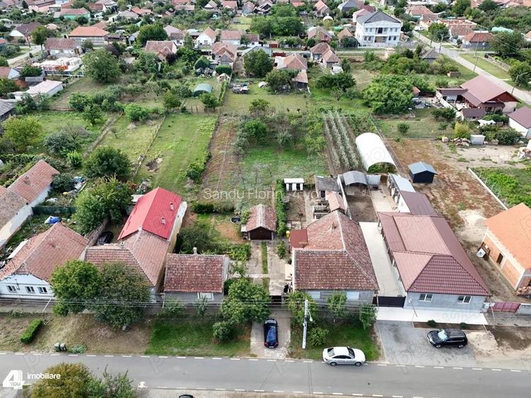 Casa in Loc. Curtici, cu teren 2091mp fs 28ml