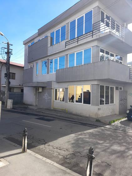 De vanzare cladire de birouri semicentral - 8