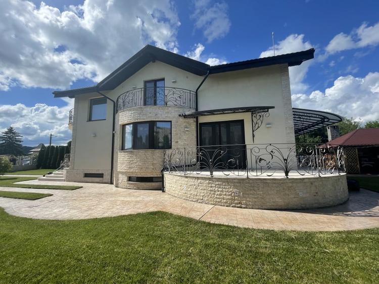 Cornu de Jos  Doua  case moderne, crama la subsol, prosumator - 1