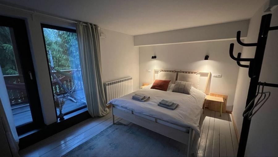 Cabana retrasa cu ciubar la munte Varlaam Buzau 6 camere 4 bai 300mp 1800mp teren renovata integral - 4